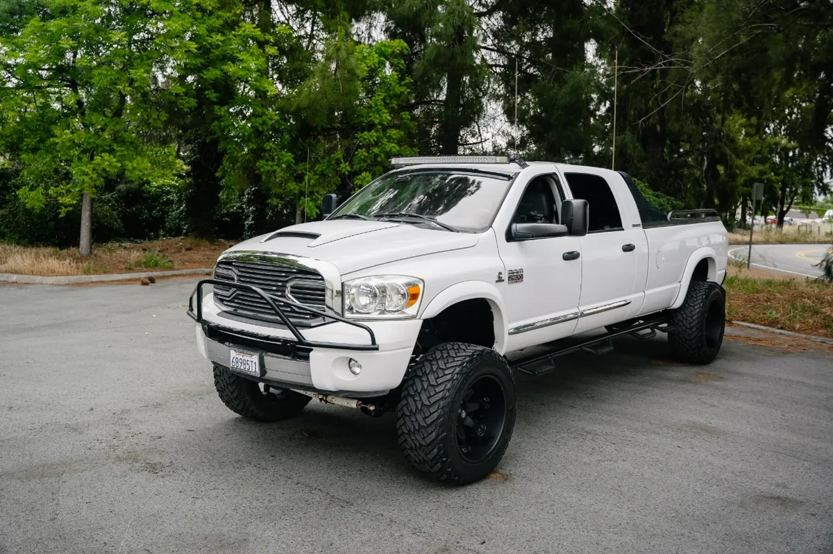 Dodge Ram 2500 Mega Cab